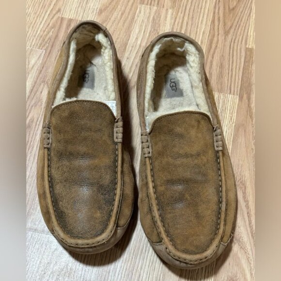 UGG Ascot Distressed Tan Leather Loafers with Cream Lining - Size 16 main image 4